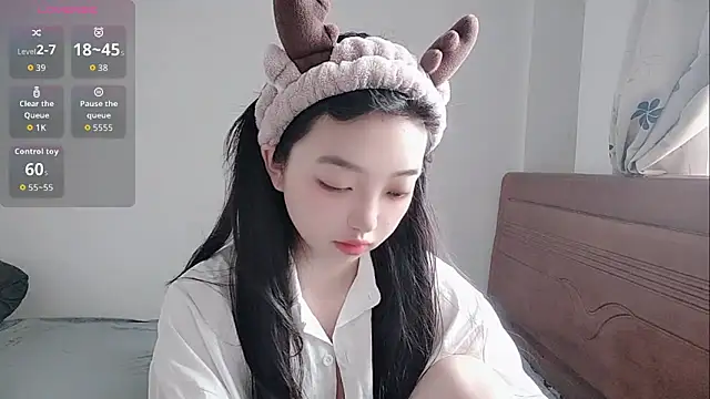 Snapshot of oblakitty_ chatting on June 5, 2026, 12:59 am oblakitty online show from June 5, 2026, 12:59 am