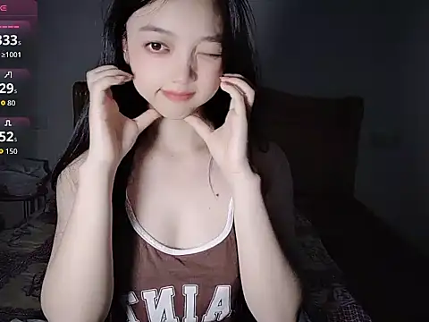 Snapshot of oblakitty_ chatting on June 21, 2026, 11:32 pm oblakitty online show from June 21, 2026, 11:32 pm