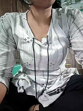 model seela online show from March 23, 2026, 3:34 pm