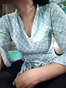 model seela online show from April 11, 2026, 2:52 am