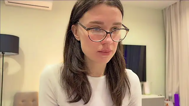 Nicolekira online show from April 9, 2026, 5:08 pm