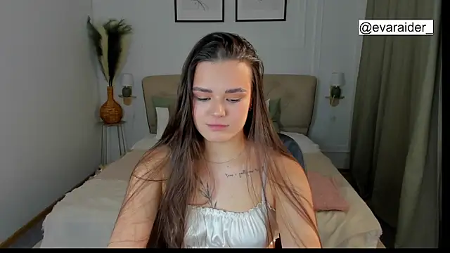 EvaRaider online show from April 1, 2026, 1:23 pm