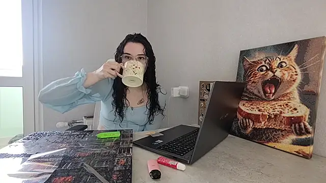 LaritaTocchio online show from March 23, 2026, 7:08 am