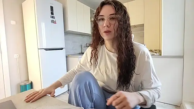 LaritaTocchio online show from April 7, 2026, 7:32 am