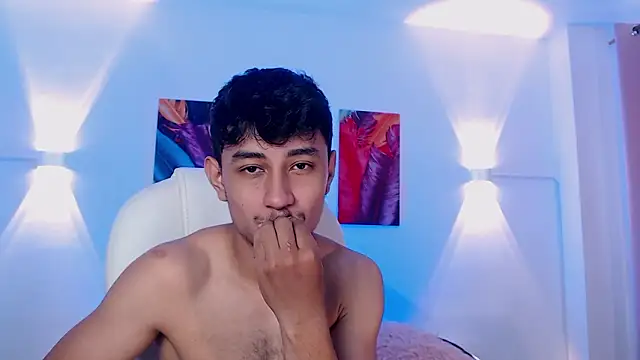 Vezzx online show from March 25, 2026, 6:29 pm