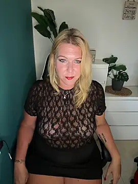 SuesseAurelie1 online show from June 4, 2026, 4:22 pm