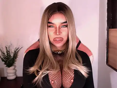 Snapshot of Zandralopez chatting on May 27, 2026, 7:10 pm Zandralopez online show from May 27, 2026, 7:10 pm