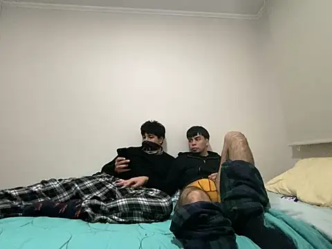 latingaycouple online show from May 4, 2026, 2:37 am