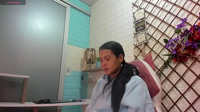 Snapshot of LITTLE-NESSA chatting on April 26, 2026, 12:02 pm LITTLE-NESSA online show from April 26, 2026, 12:02 pm