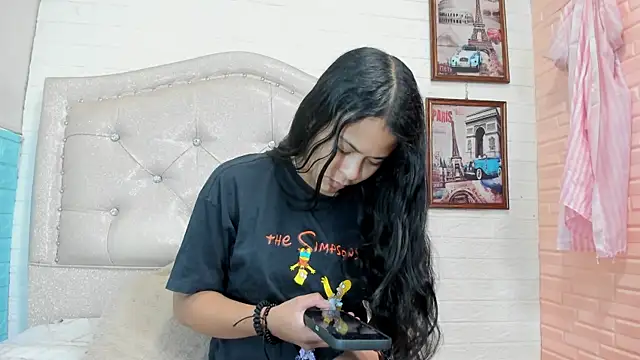 Snapshot of LITTLE-NESSA chatting on April 17, 2026, 1:36 pm LITTLE-NESSA online show from April 17, 2026, 1:36 pm