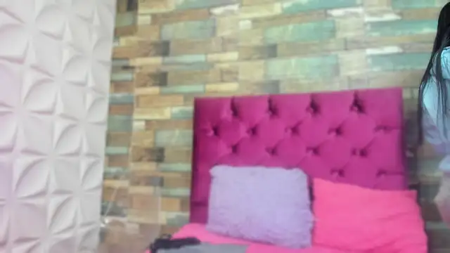 Snapshot of LITTLE-NESSA chatting on April 18, 2026, 8:53 pm LITTLE-NESSA online show from April 18, 2026, 8:53 pm