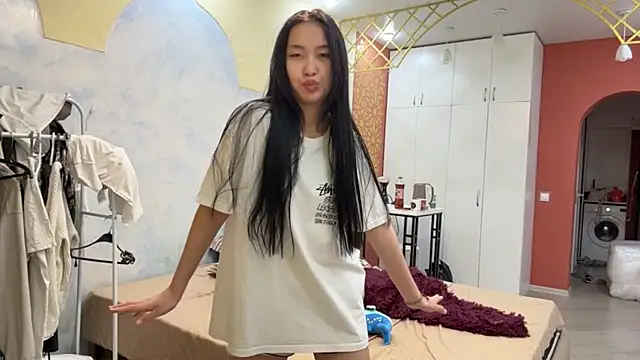 Snapshot of SinaGervasi chatting on April 12, 2026, 11:02 am SinaGervasi online show from April 12, 2026, 11:02 am