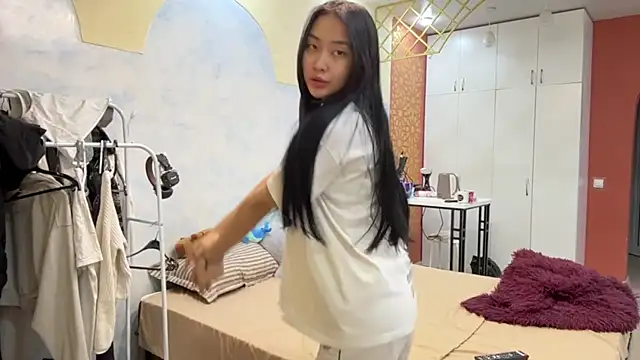 Snapshot of SinaGervasi chatting on April 13, 2026, 11:58 am SinaGervasi online show from April 13, 2026, 11:58 am