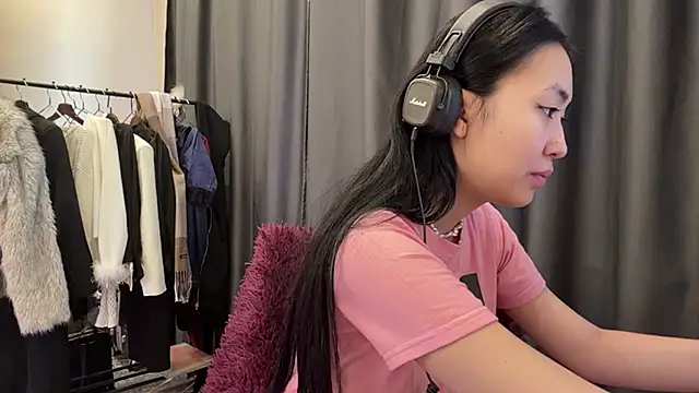 Snapshot of SinaGervasi chatting on March 26, 2026, 10:57 am SinaGervasi online show from March 26, 2026, 10:57 am