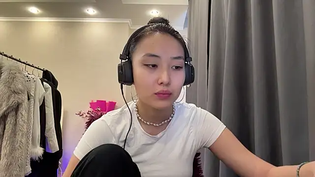 Snapshot of SinaGervasi chatting on March 18, 2026, 10:29 am SinaGervasi online show from March 18, 2026, 10:29 am