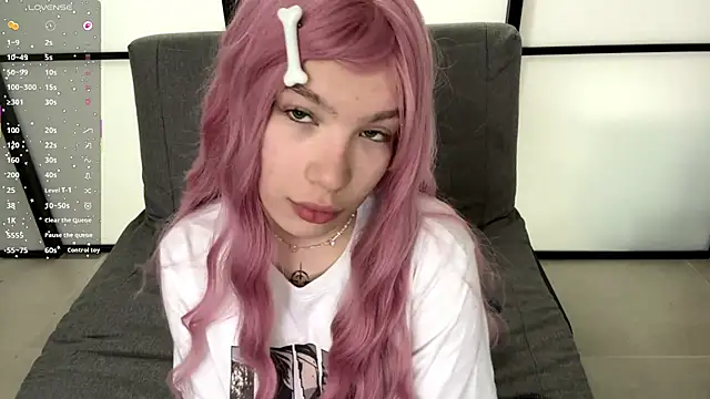 Snapshot of NerissaDeloria chatting on April 7, 2026, 8:38 am NerissaDeloria online show from April 7, 2026, 8:38 am