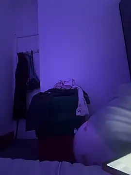 bimboiiii online show from April 18, 2026, 7:18 pm