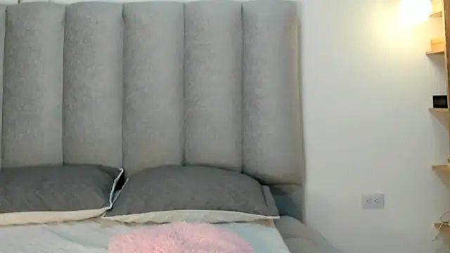 Snapshot of Valentina_lux1 chatting on May 16, 2026, 6:40 pm Valentina lux1 online show from May 16, 2026, 6:40 pm