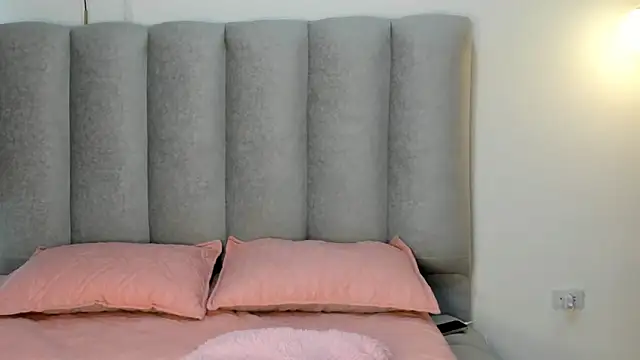 Snapshot of Valentina_lux1 chatting on May 19, 2026, 1:40 pm Valentina lux1 online show from May 19, 2026, 1:40 pm