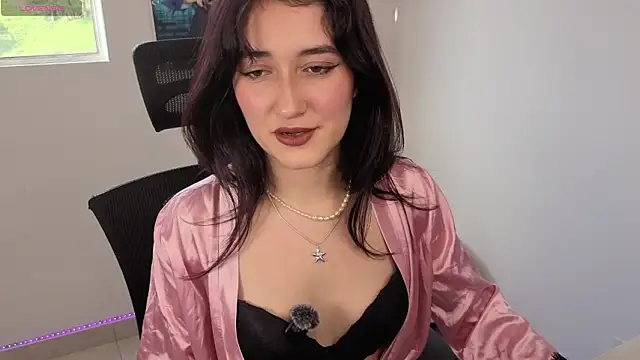 Snapshot of AleblancXOXO chatting on April 17, 2026, 9:17 pm AleblancXOXO online show from April 17, 2026, 9:17 pm