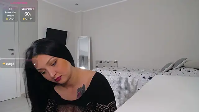 InesNova online show from April 17, 2026, 4:59 am