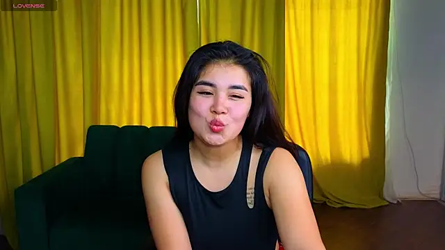 Snapshot of AlicaMayer chatting on April 29, 2026, 6:17 am AlicaMayer online show from April 29, 2026, 6:17 am
