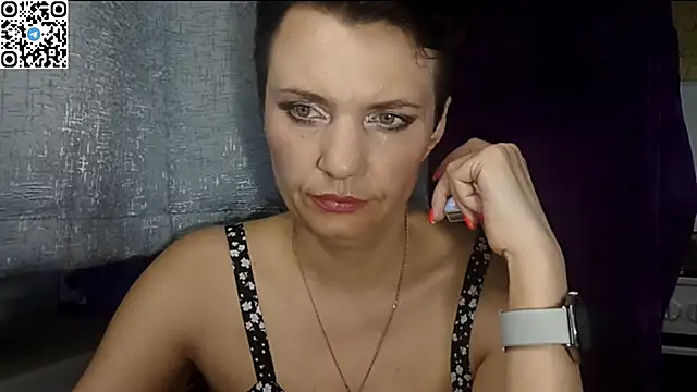 Snapshot of HotMamaQueen234 chatting on May 20, 2026, 9:23 pm HotMamaQueen234 online show from May 20, 2026, 9:23 pm