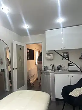 skarletthorne online show from April 12, 2026, 8:06 am