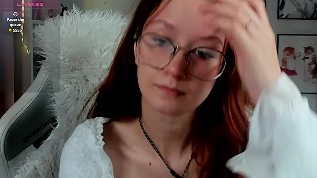 Snapshot of AmelieViolet chatting on June 24, 2026, 3:05 am AmelieViolet online show from June 24, 2026, 3:05 am