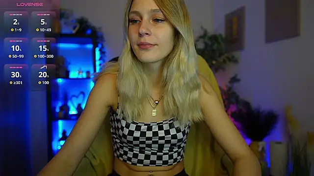 Luna Grace18 online show from April 6, 2026, 1:01 pm