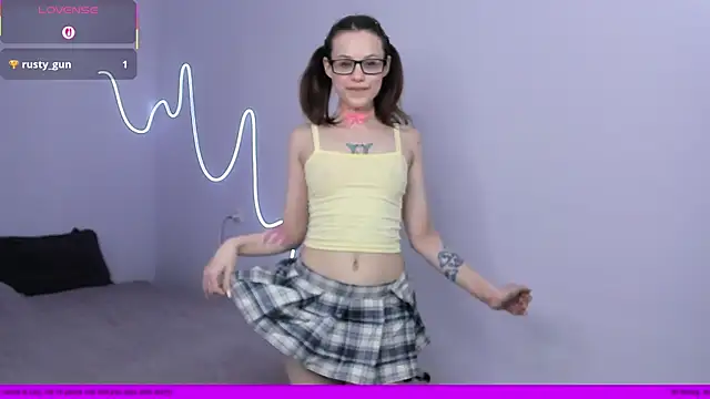 Lili pixxie  online show from April 16, 2026, 9:21 am