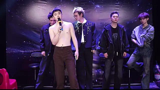 Snapshot of LookingBoy-001 chatting on March 21, 2026, 6:25 am LookingBoy-001 online show from March 21, 2026, 6:25 am