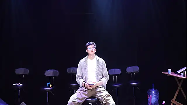 Snapshot of LookingBoy-001 chatting on March 28, 2026, 6:31 pm LookingBoy-001 online show from March 28, 2026, 6:31 pm