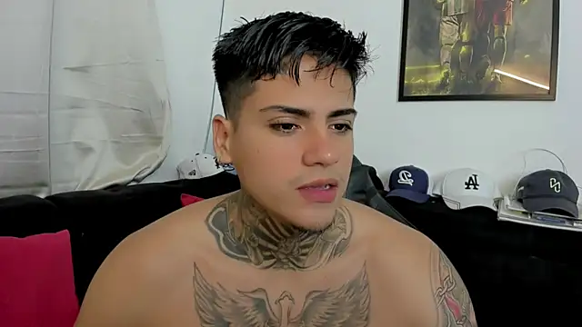 sweetlatinoboy online show from April 17, 2026, 11:02 am