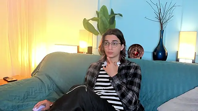 Snapshot of Keita_Moon chatting on April 14, 2026, 11:37 am Keita Moon online show from April 14, 2026, 11:37 am