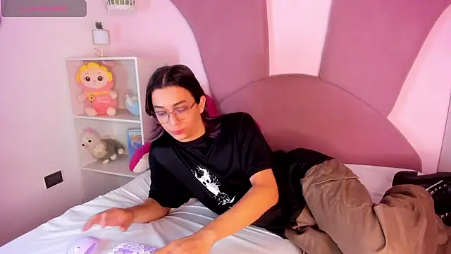 Snapshot of Keita_Moon chatting on March 27, 2026, 11:44 am Keita Moon online show from March 27, 2026, 11:44 am