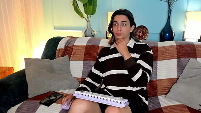 Snapshot of Keita_Moon chatting on April 15, 2026, 11:49 am Keita Moon online show from April 15, 2026, 11:49 am