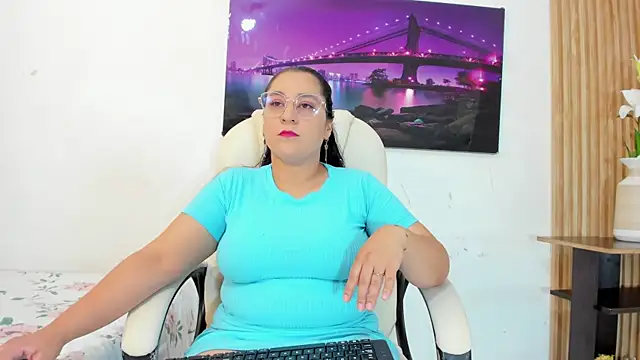 Snapshot of Reina_Mia1 chatting on May 7, 2026, 11:30 pm Reina Mia1 online show from May 7, 2026, 11:30 pm