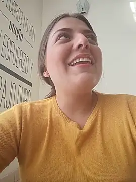 Snapshot of EmiilyStonee chatting on May 13, 2026, 12:23 pm EmiilyStonee online show from May 13, 2026, 12:23 pm