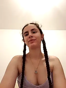 Snapshot of starlight_mo chatting on June 9, 2026, 3:02 pm starlight mo online show from June 9, 2026, 3:02 pm