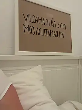 Snapshot of Lillamatilda chatting on April 17, 2026, 11:07 pm Lillamatilda online show from April 17, 2026, 11:07 pm