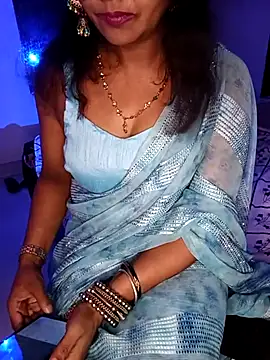 mayakapoor880 online show from May 17, 2026, 6:52 pm