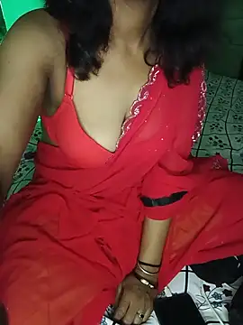 mayakapoor880 online show from May 15, 2026, 5:44 pm