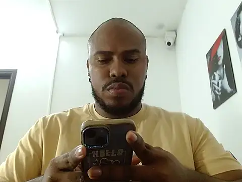 Snapshot of Alessandro_Hamed chatting on April 4, 2026, 1:39 pm Alessandro Hamed online show from April 4, 2026, 1:39 pm