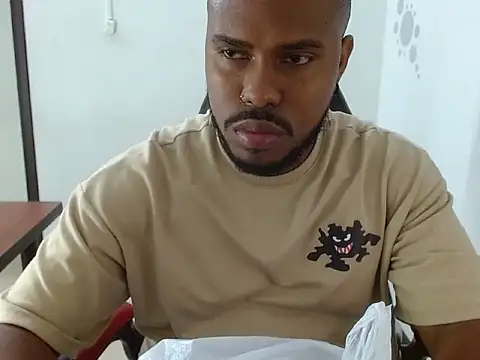 Snapshot of Alessandro_Hamed chatting on April 1, 2026, 1:52 pm Alessandro Hamed online show from April 1, 2026, 1:52 pm