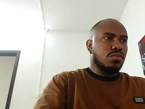 Snapshot of Alessandro_Hamed chatting on April 8, 2026, 2:18 pm Alessandro Hamed online show from April 8, 2026, 2:18 pm