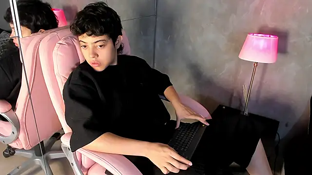 Cris Sasha online show from April 5, 2026, 11:39 am