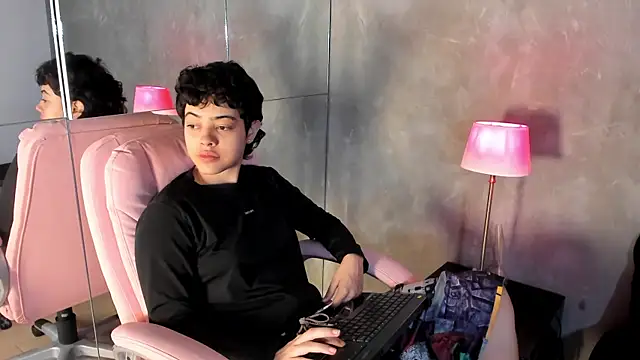 Cris Sasha online show from April 6, 2026, 11:44 am