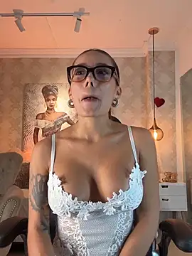 SERENAA   online show from March 31, 2026, 3:30 am