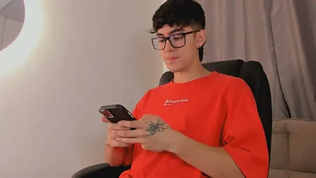 etham wolf1 online show from April 14, 2026, 5:18 pm